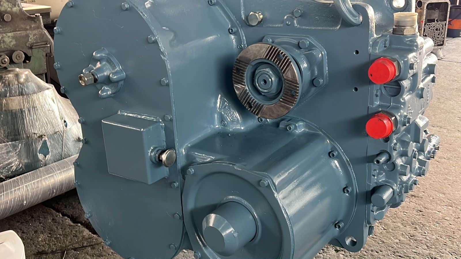 Mining transmission side profile with splined output shaft